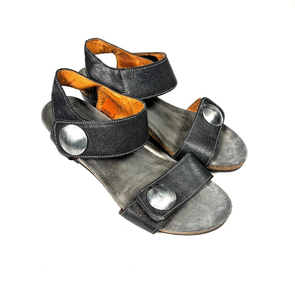 Taos Carousel 2 3209 Sandals Women's US 7-7.5 Black Leather Medallion Wedge Heel